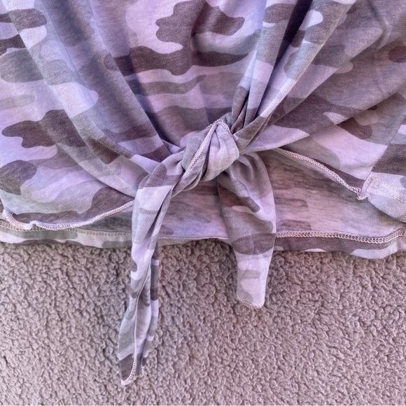 Lucky Brand Light Camo V Neck Knot Front Short Sleeve Shirt Sz L - Picture 3 of 11